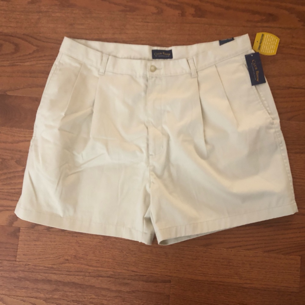 Charter club wrinkle free shorts with stein protector. Size: 40